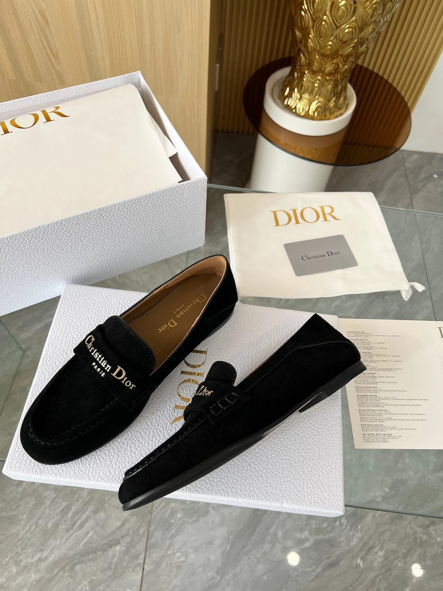 👟👟Ex-factory price 560👟👟 Dior's new spring and summer ultra-light series loafers are brand new. The layout strives to create fashionable classic items. New products created at the first major show of Paris Fashion Week. The inspiration is cleverly combined by D's chief designer on the perfect shoe shape. Paired with brand buckles, it is even more fashionable! Original version, perfect and exquisite workmanship!  ✔️Upper: original fabric ✔️Inner lining: imported sheepskin lining ✔️Sole: Italian genuine leather outsole ✔️Size: #35-41 (40 41 customized items are not returnable)